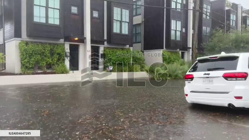 US: Heavy Rain Triggers Flooding in Charleston, South Carolina