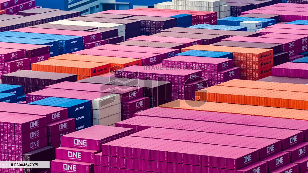 Shandong Free Trade Zone Qingdao Area Container Production Plant