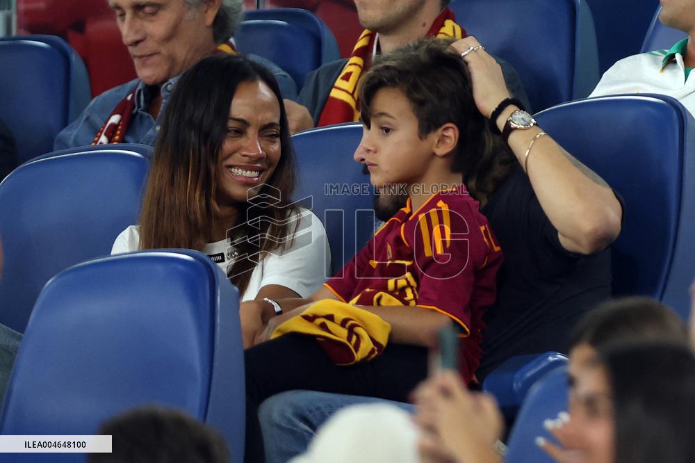 Zoe Saldana And Family Attend AS Roma v Bologna FC - Rome