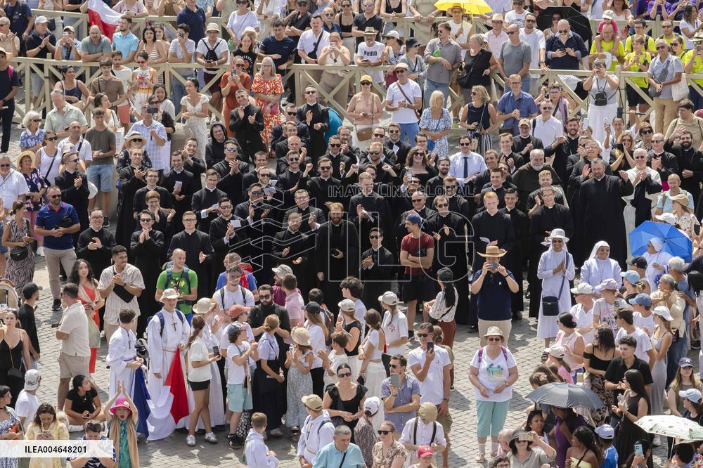 Pope Leo XIV During His First Reginal Coeli Prayer - Vatican