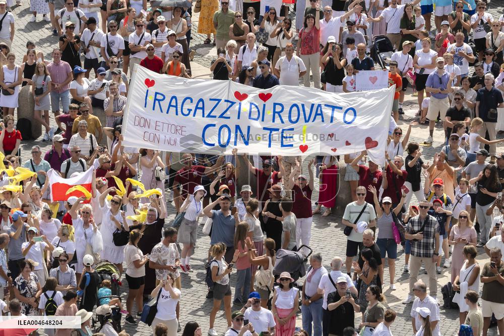 Pope Leo XIV During His First Reginal Coeli Prayer - Vatican