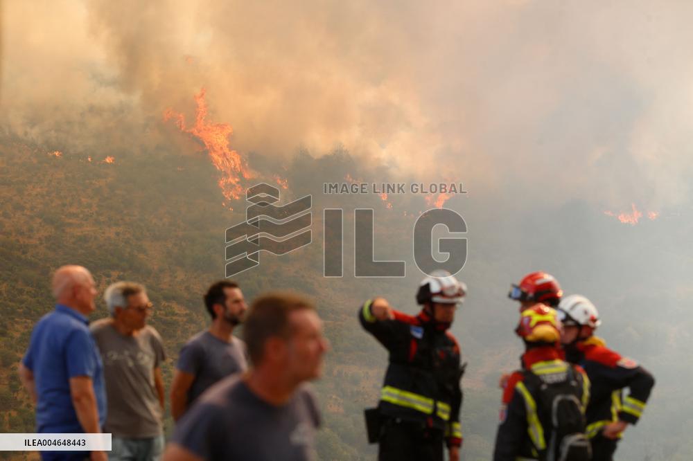 Fire in Zamora Remains Active - Spain