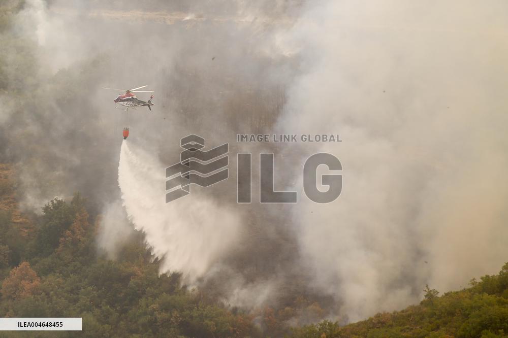 Fire in Zamora Remains Active - Spain