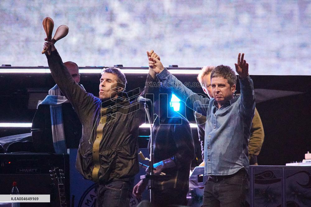 Oasis In Concert - Toronto