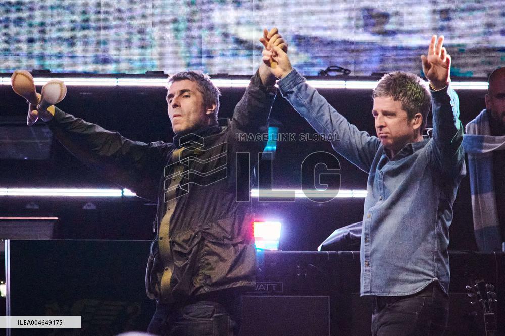 Oasis In Concert - Toronto