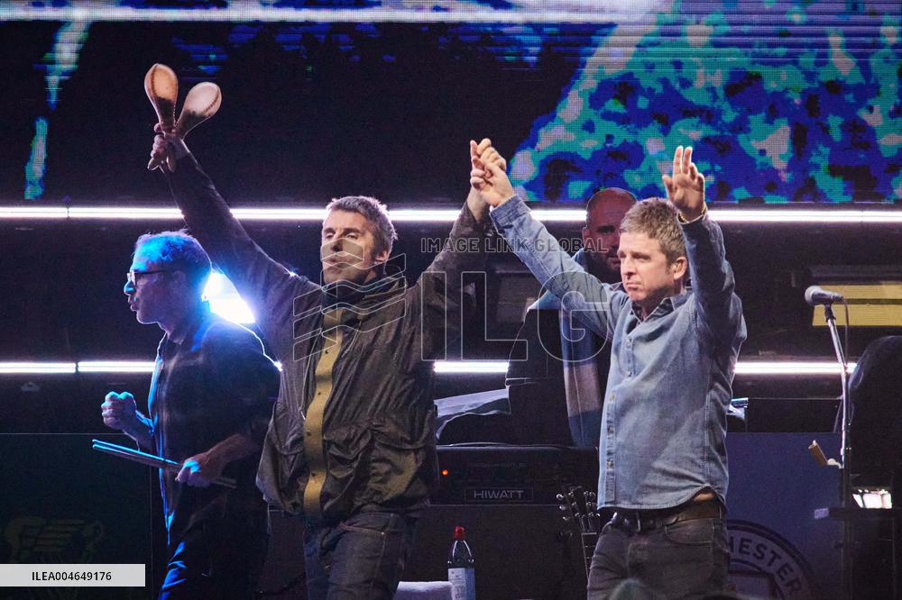 Oasis In Concert - Toronto