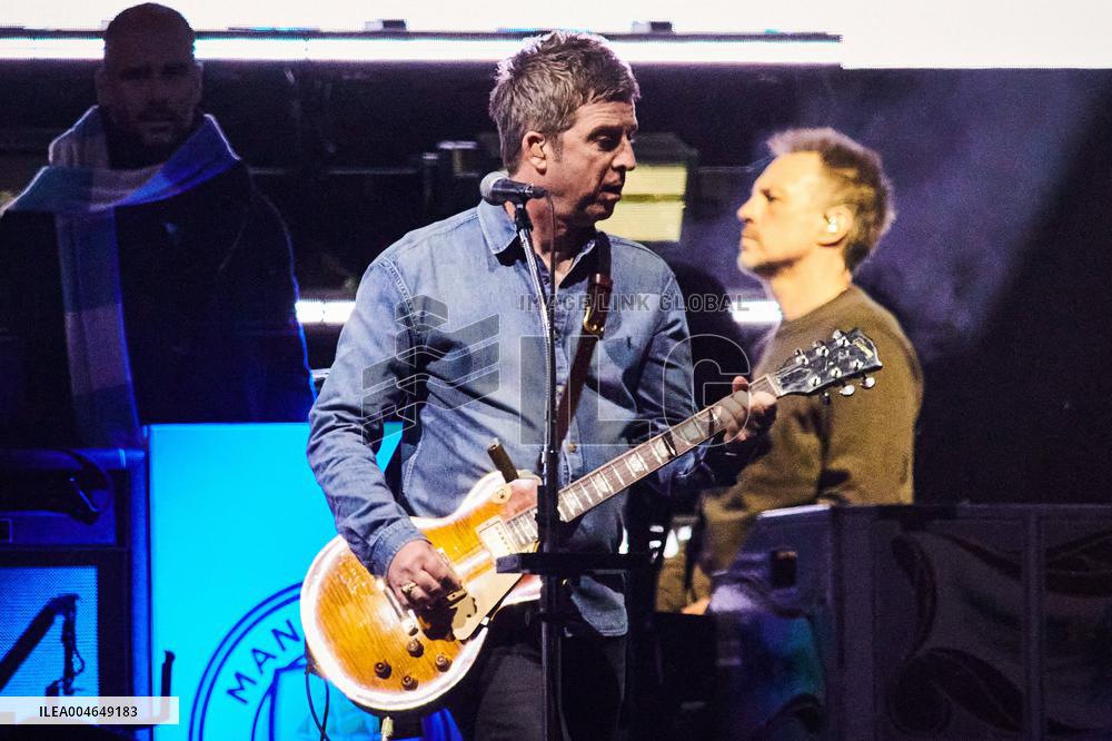 Oasis In Concert - Toronto