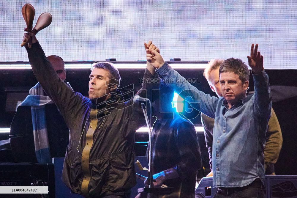 Oasis In Concert - Toronto