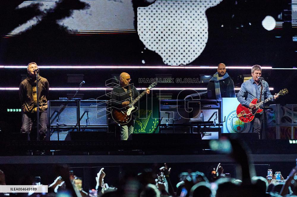 Oasis In Concert - Toronto