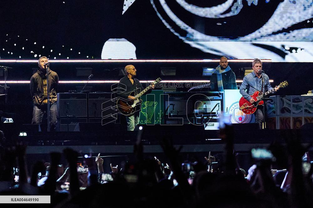 Oasis In Concert - Toronto