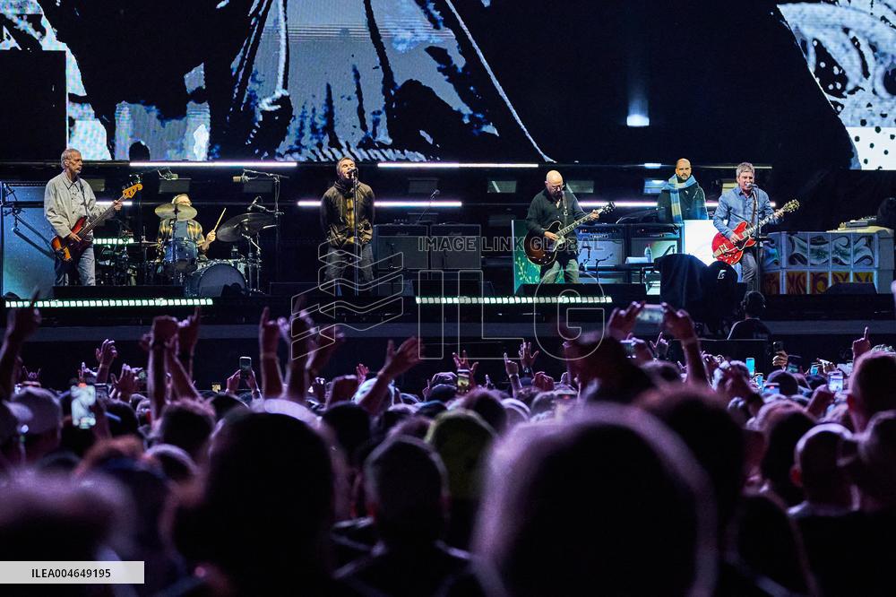 Oasis In Concert - Toronto