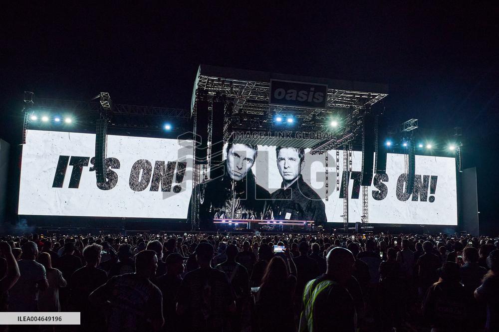 Oasis In Concert - Toronto