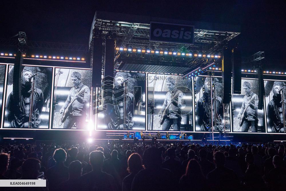 Oasis In Concert - Toronto