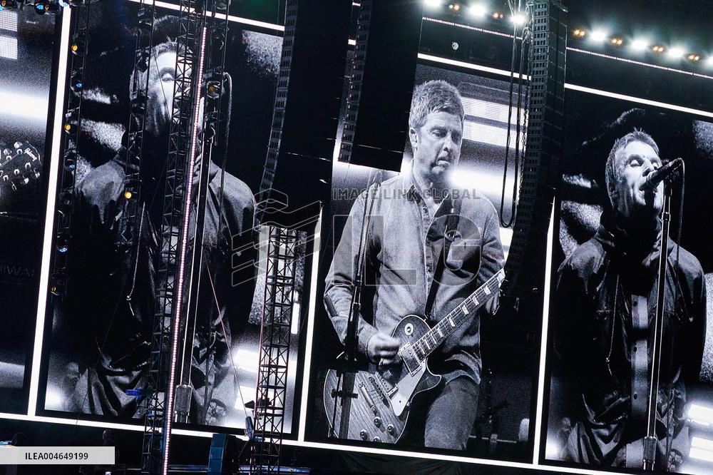 Oasis In Concert - Toronto