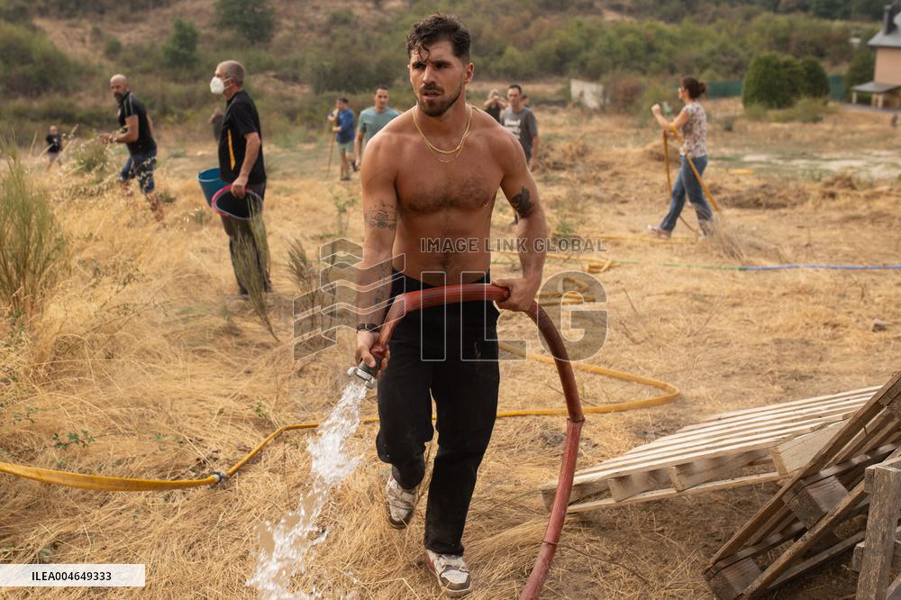 Wildfires Drive Evacuations in Leon