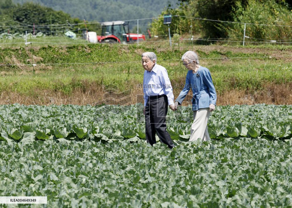 Former Japan emperor, empress in Karuizawa
