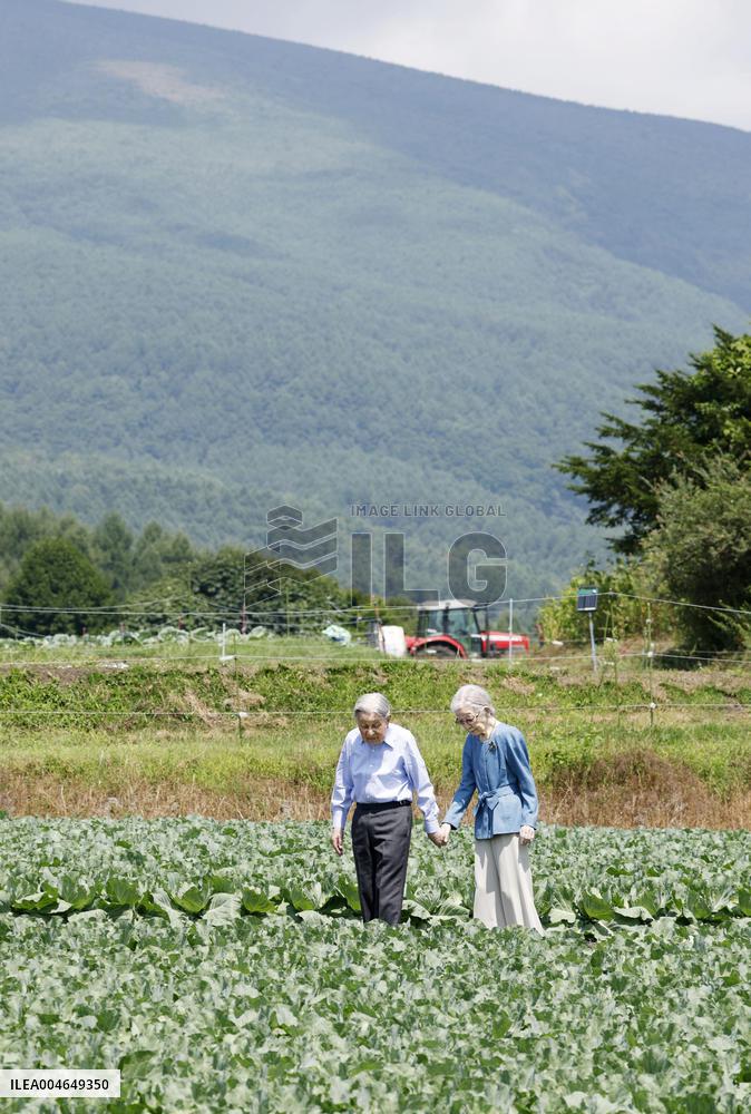 Former Japan emperor, empress in Karuizawa