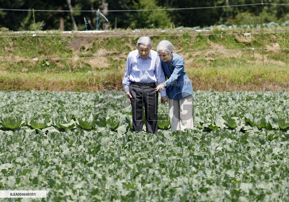 Former Japan emperor, empress in Karuizawa