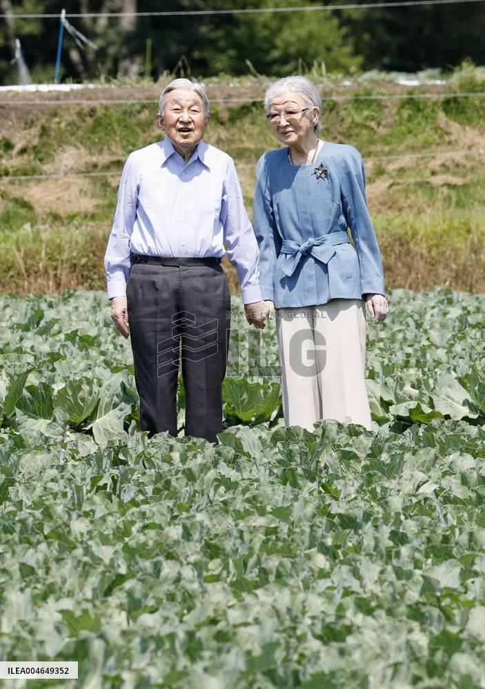 Former Japan emperor, empress in Karuizawa