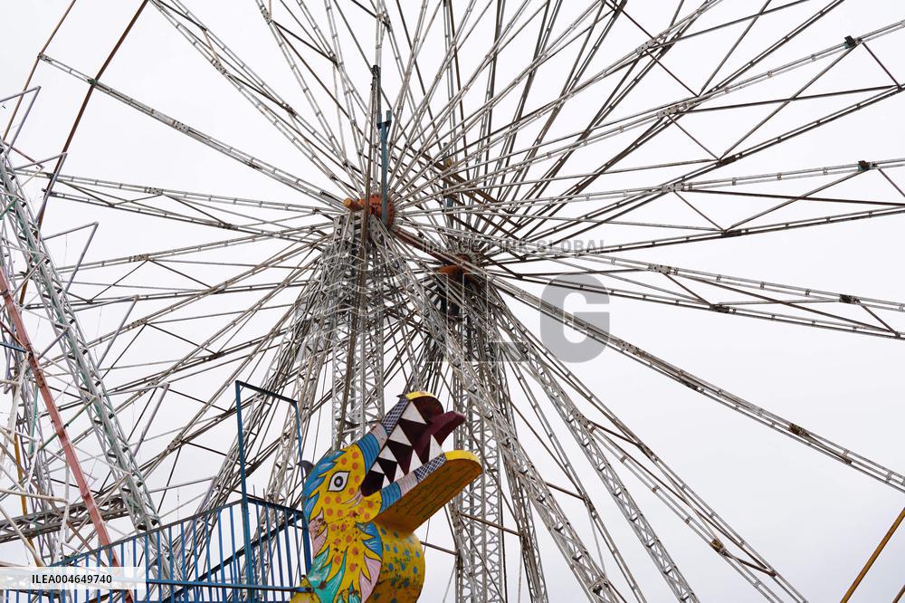A Labourer Works on A Giant Ferris Wheel - India