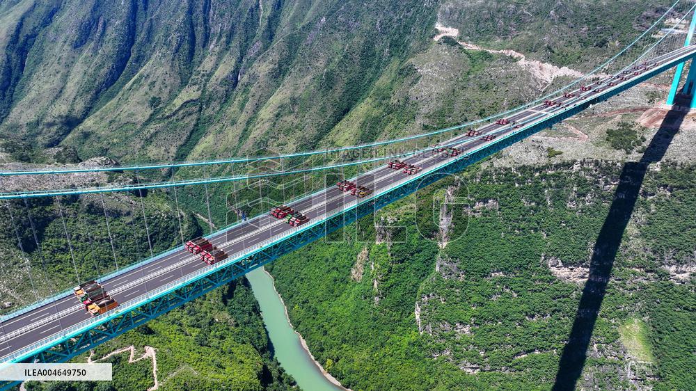 World Tallest Bridge Huajiang Canyon Bridge Load Testing