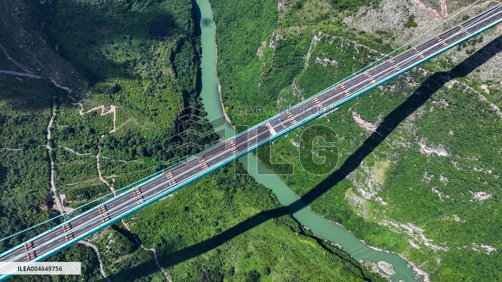 World Tallest Bridge Huajiang Canyon Bridge Load Testing