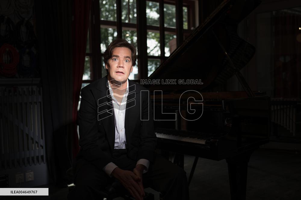 THE HIVES PELLE ALMQVIST