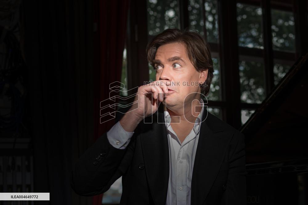 THE HIVES PELLE ALMQVIST