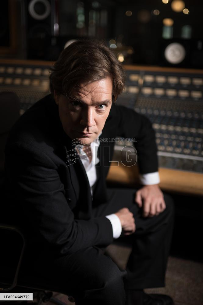 THE HIVES PELLE ALMQVIST