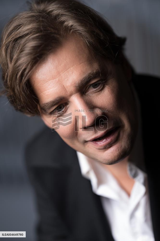 THE HIVES PELLE ALMQVIST