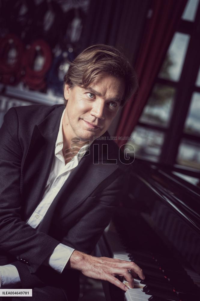 THE HIVES PELLE ALMQVIST