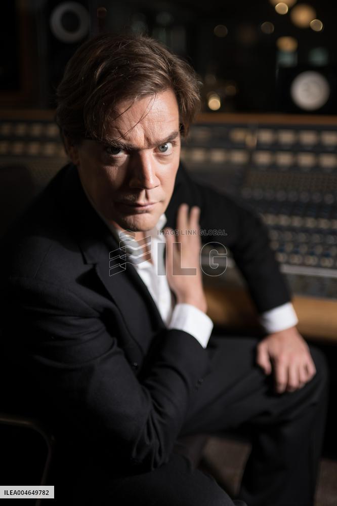 THE HIVES PELLE ALMQVIST