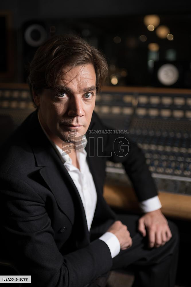 THE HIVES PELLE ALMQVIST