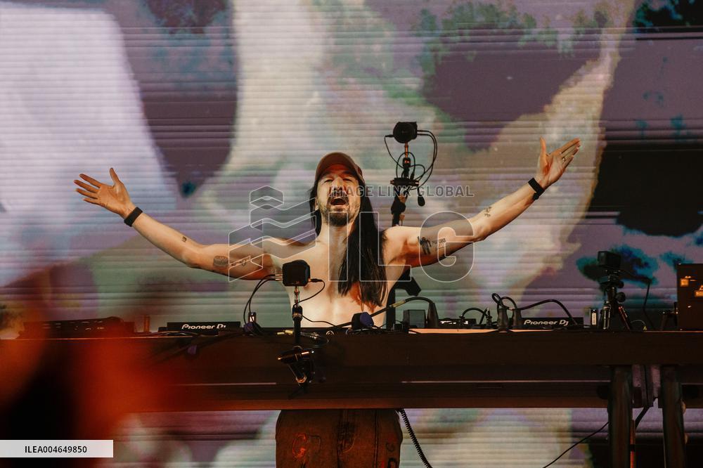 Alan Walker and Steve Aoki concert