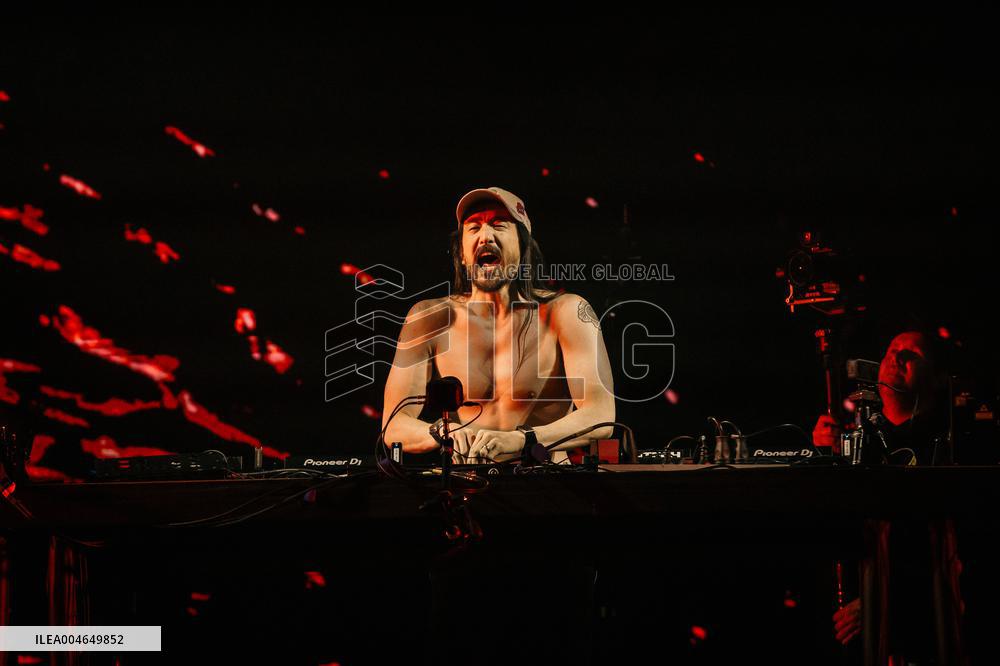 Alan Walker and Steve Aoki concert