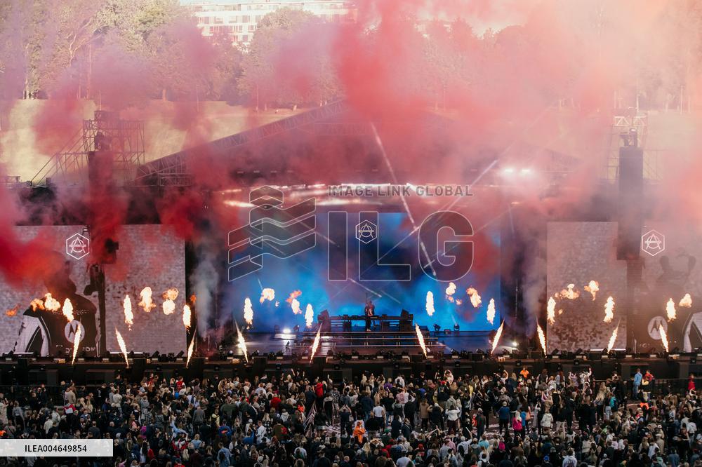 Alan Walker and Steve Aoki concert