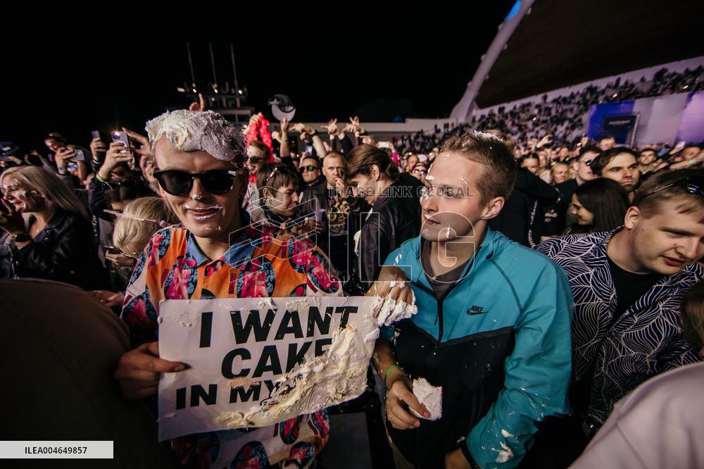 Alan Walker and Steve Aoki concert