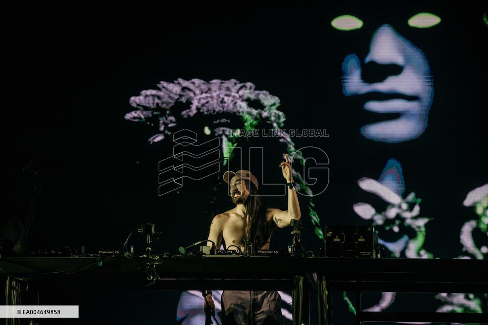 Alan Walker and Steve Aoki concert