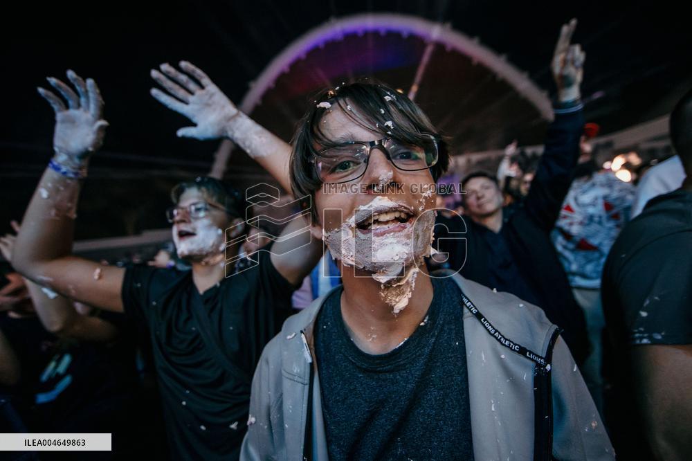 Alan Walker and Steve Aoki concert