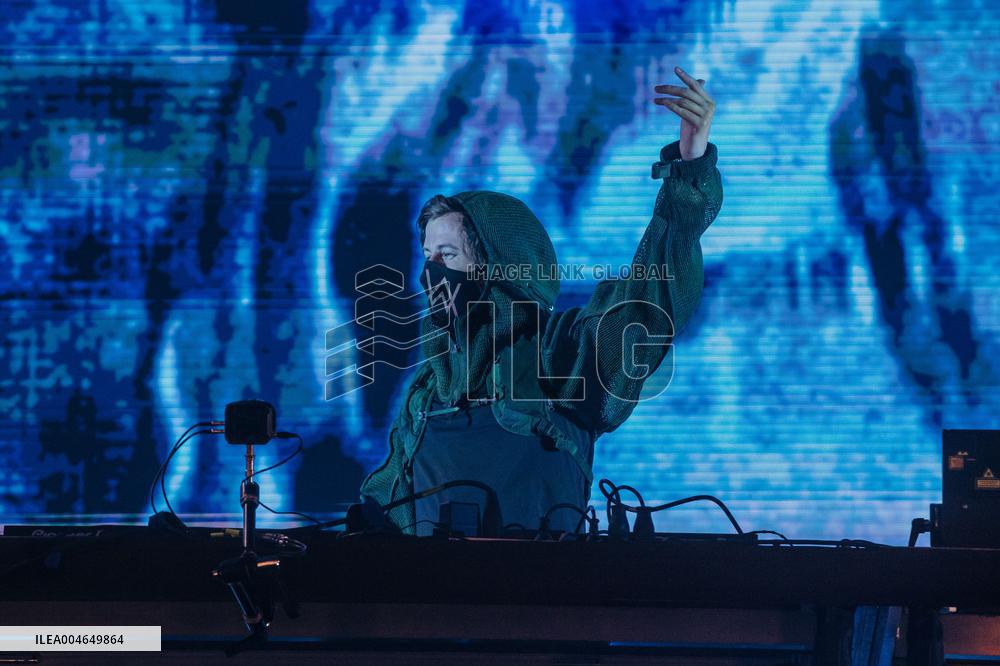 Alan Walker and Steve Aoki concert