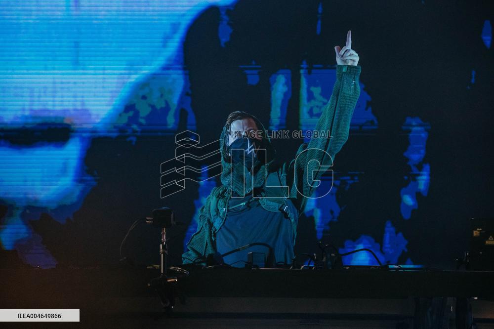 Alan Walker and Steve Aoki concert