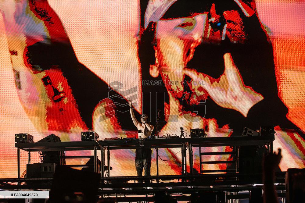 Alan Walker and Steve Aoki concert