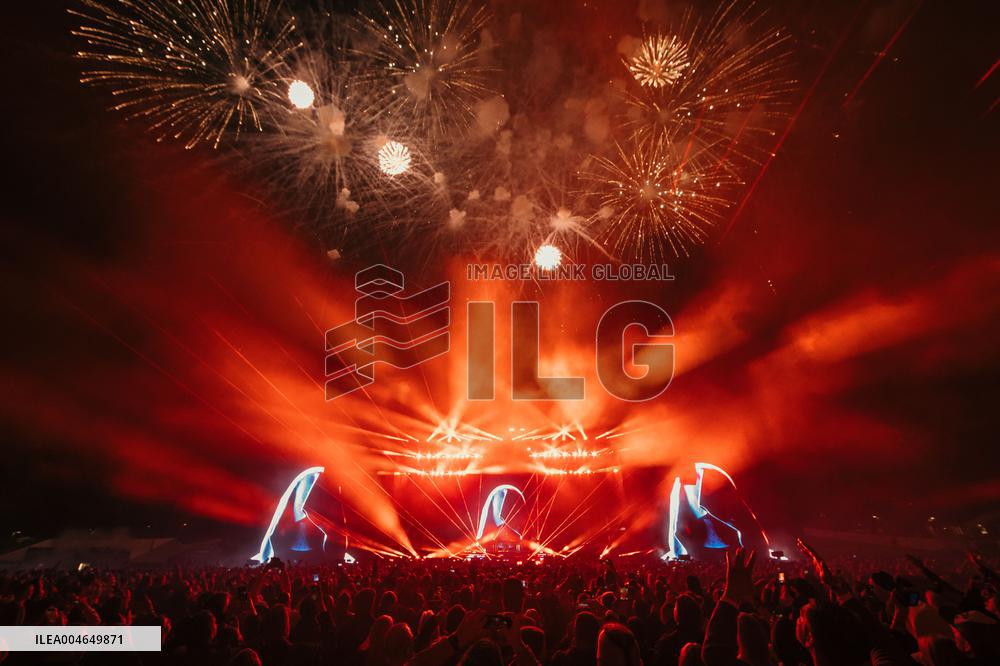 Alan Walker and Steve Aoki concert