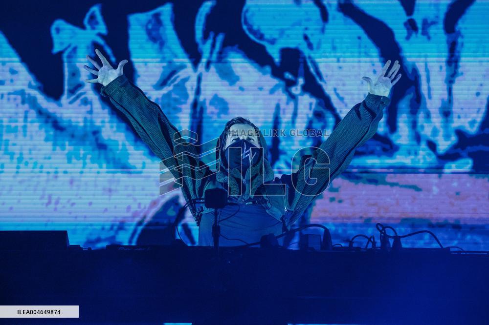 Alan Walker and Steve Aoki concert