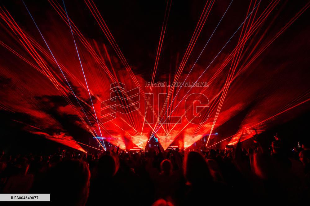 Alan Walker and Steve Aoki concert