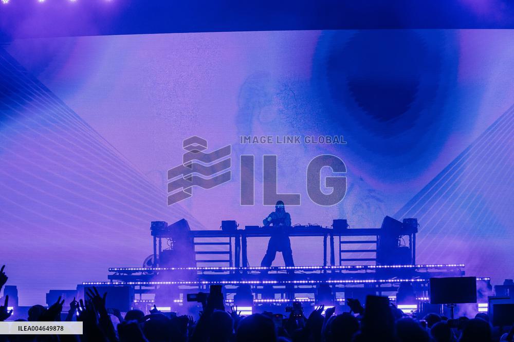 Alan Walker and Steve Aoki concert