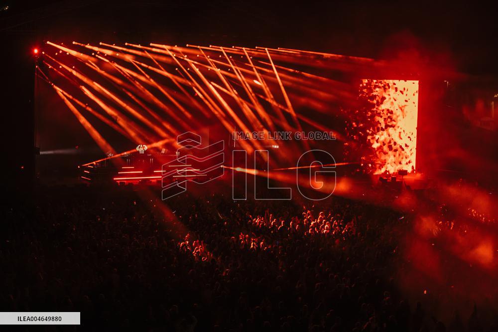 Alan Walker and Steve Aoki concert