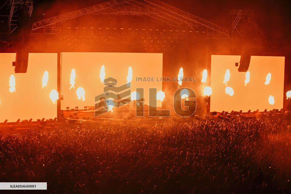 Alan Walker and Steve Aoki concert