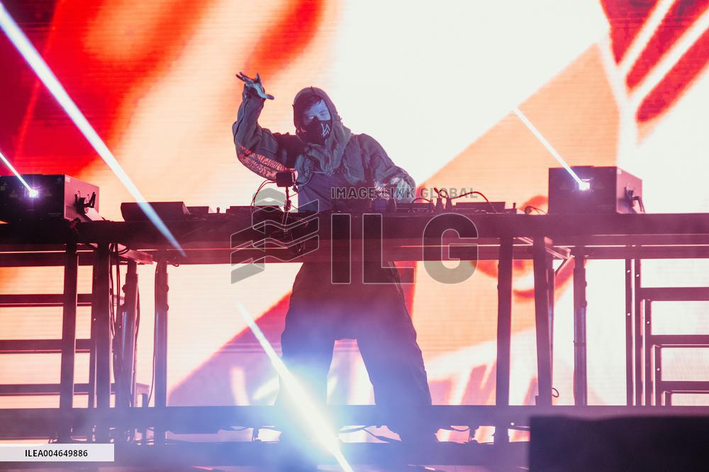 Alan Walker and Steve Aoki concert