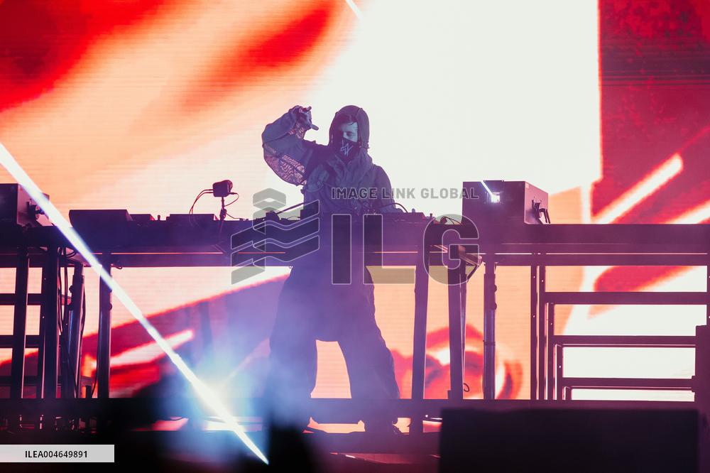 Alan Walker and Steve Aoki concert